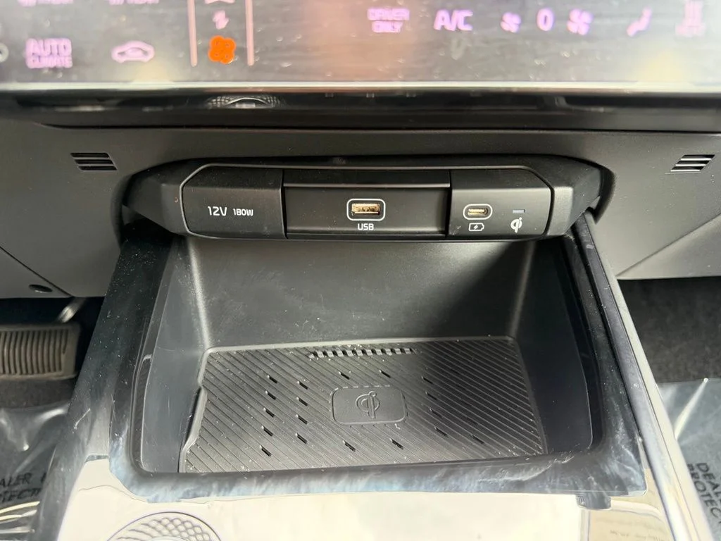 Used 2023 Steel Gray Kia Wind image 23