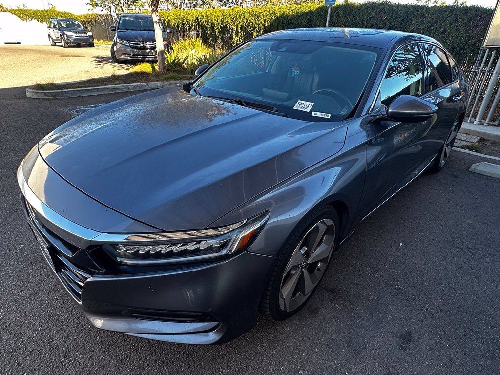 Used 2018 Modern Steel Metallic Honda Touring image 14