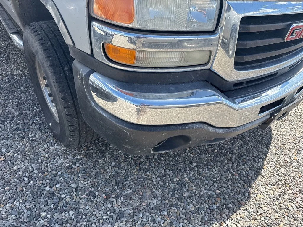 Used 2005 Special Paint GMC SLT image 8