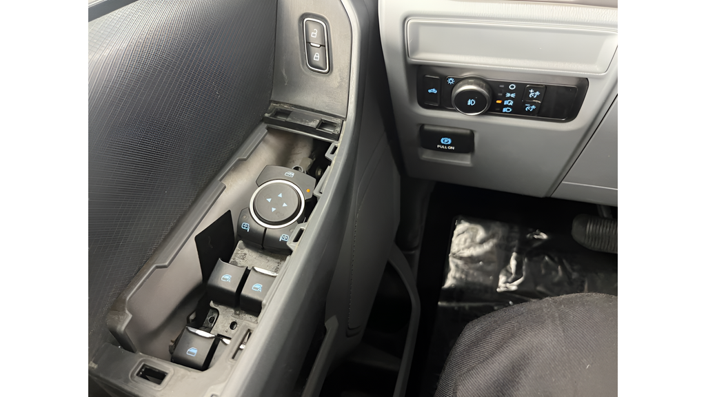 Used 2023 Oxford White Ford XLT image 32