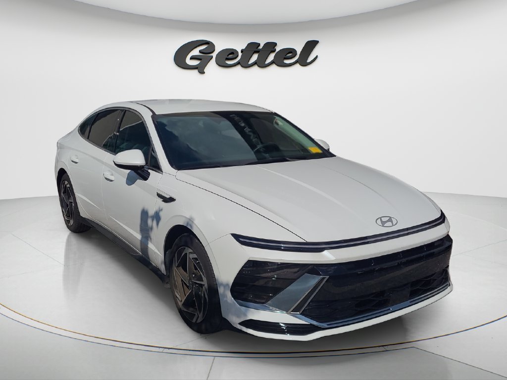 Used 2026 White Hyundai SEL Sport image 3