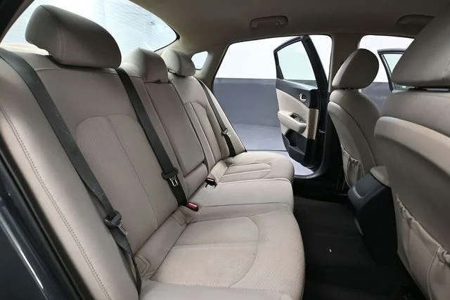 Used 2016 Green Kia LX image 33