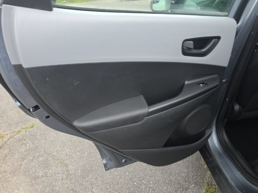 Used 2021 Silver Hyundai SE image 25