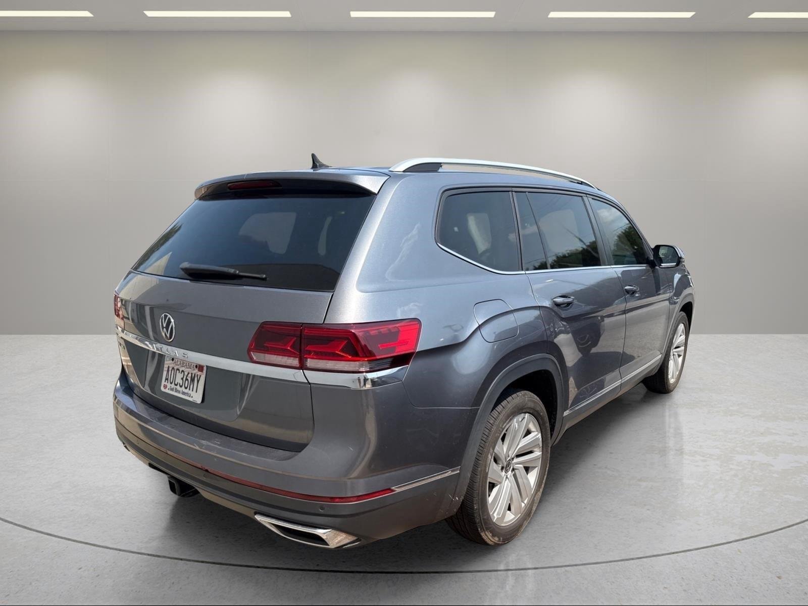 Used 2021 Platinum Gray Metallic Volkswagen 3.6L V6 SEL image 15