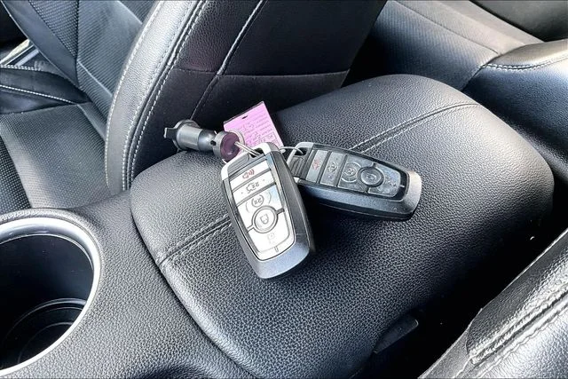 Used 2019 Silver Ford GT Premium image 35