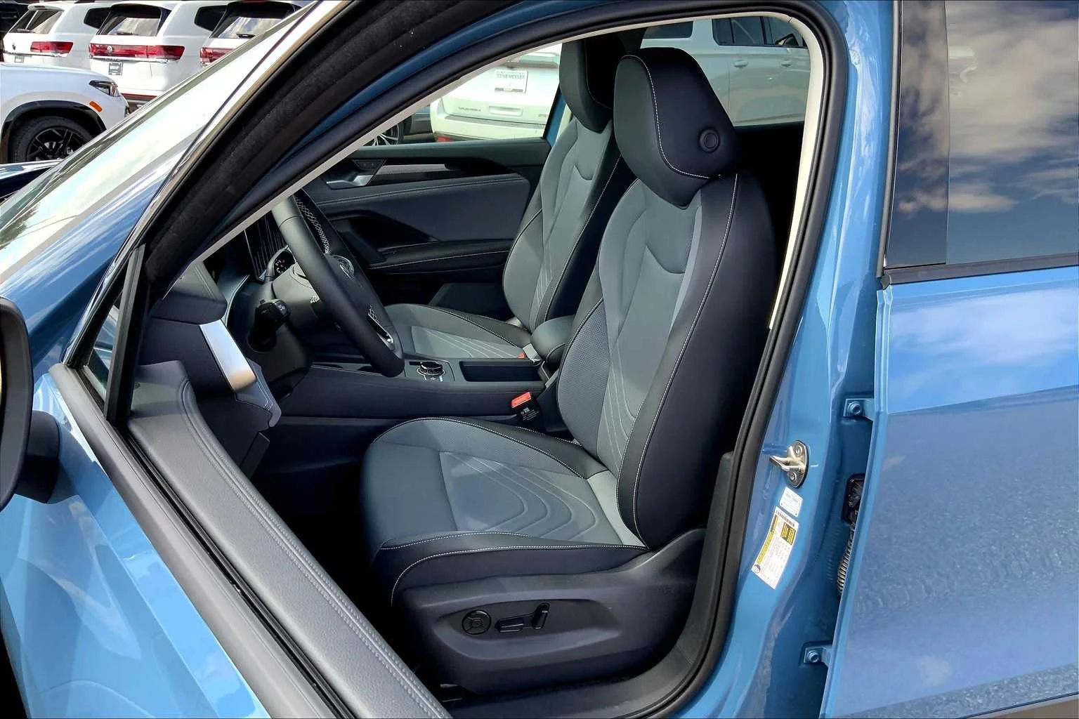 New 2025 Monterey Blue Pearl Volkswagen SE image 9
