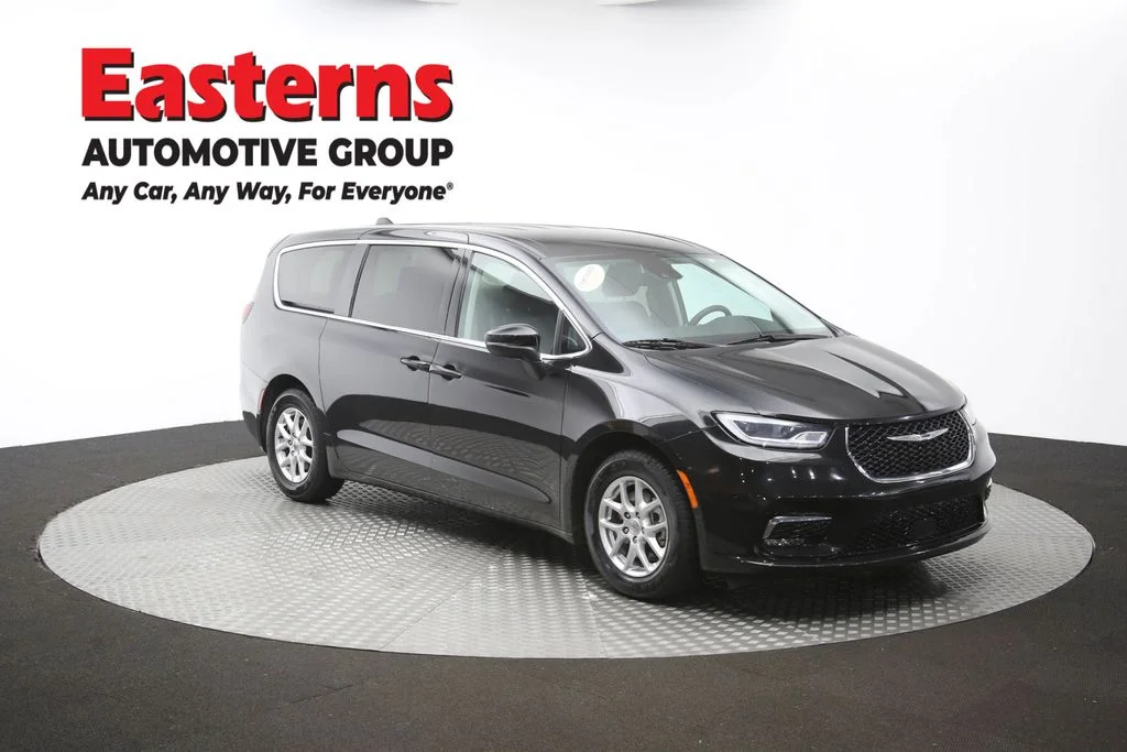 Used 2023 Black Chrysler Touring L image 51
