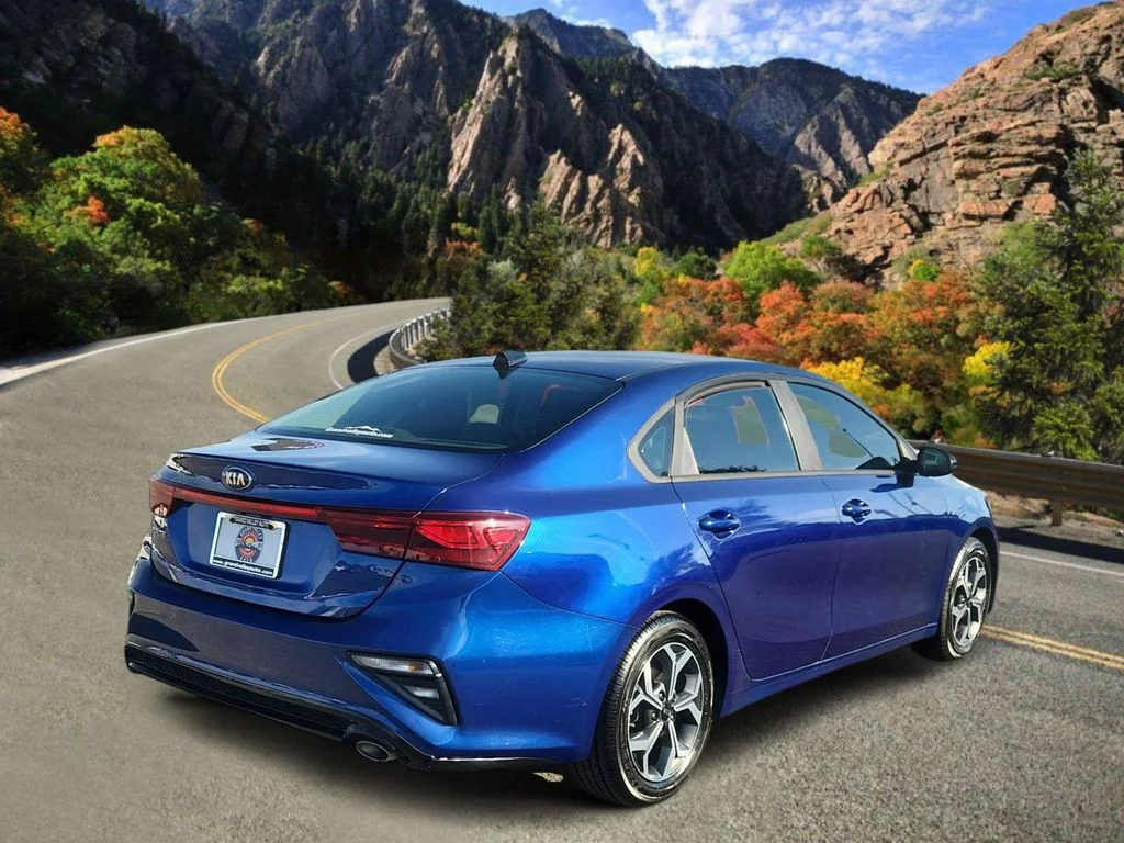 Used 2020 Blue Kia LXS image 3
