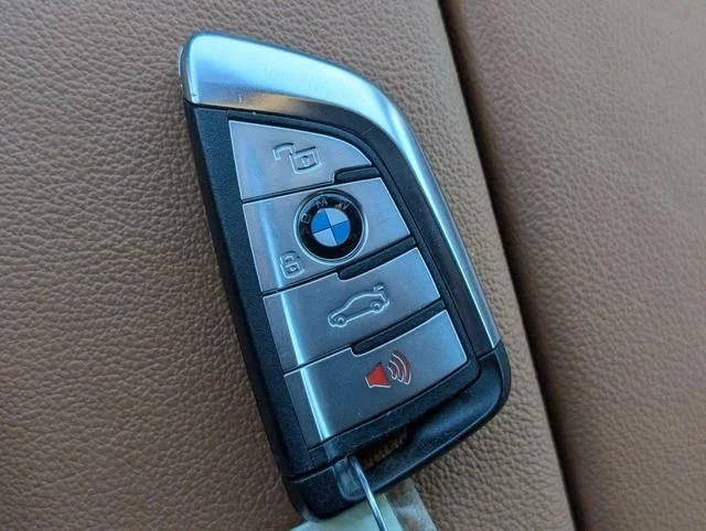 Used 2022 Black BMW xDrive40i image 33