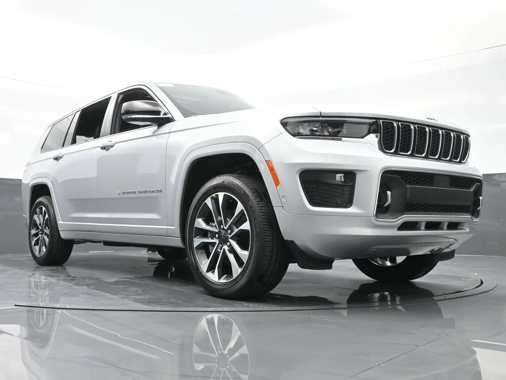 Used 2024 Silver Zynith Jeep Overland image 56