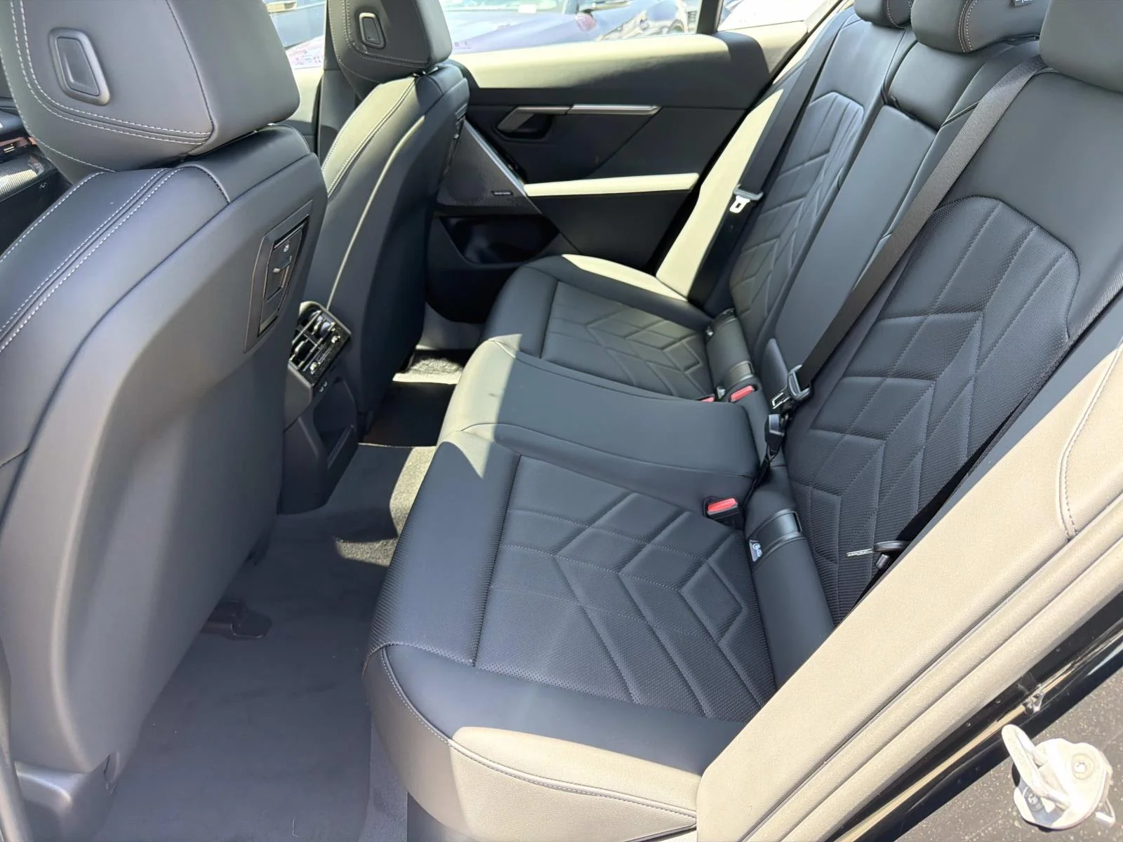 New 2027 Black Sapphire Metallic BMW eDrive40 image 13