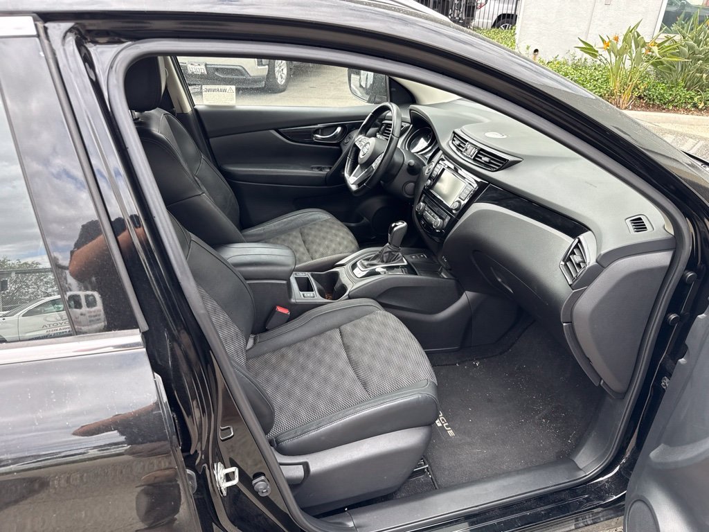 Used 2021 Magnetic Black Pearl Nissan SV image 19