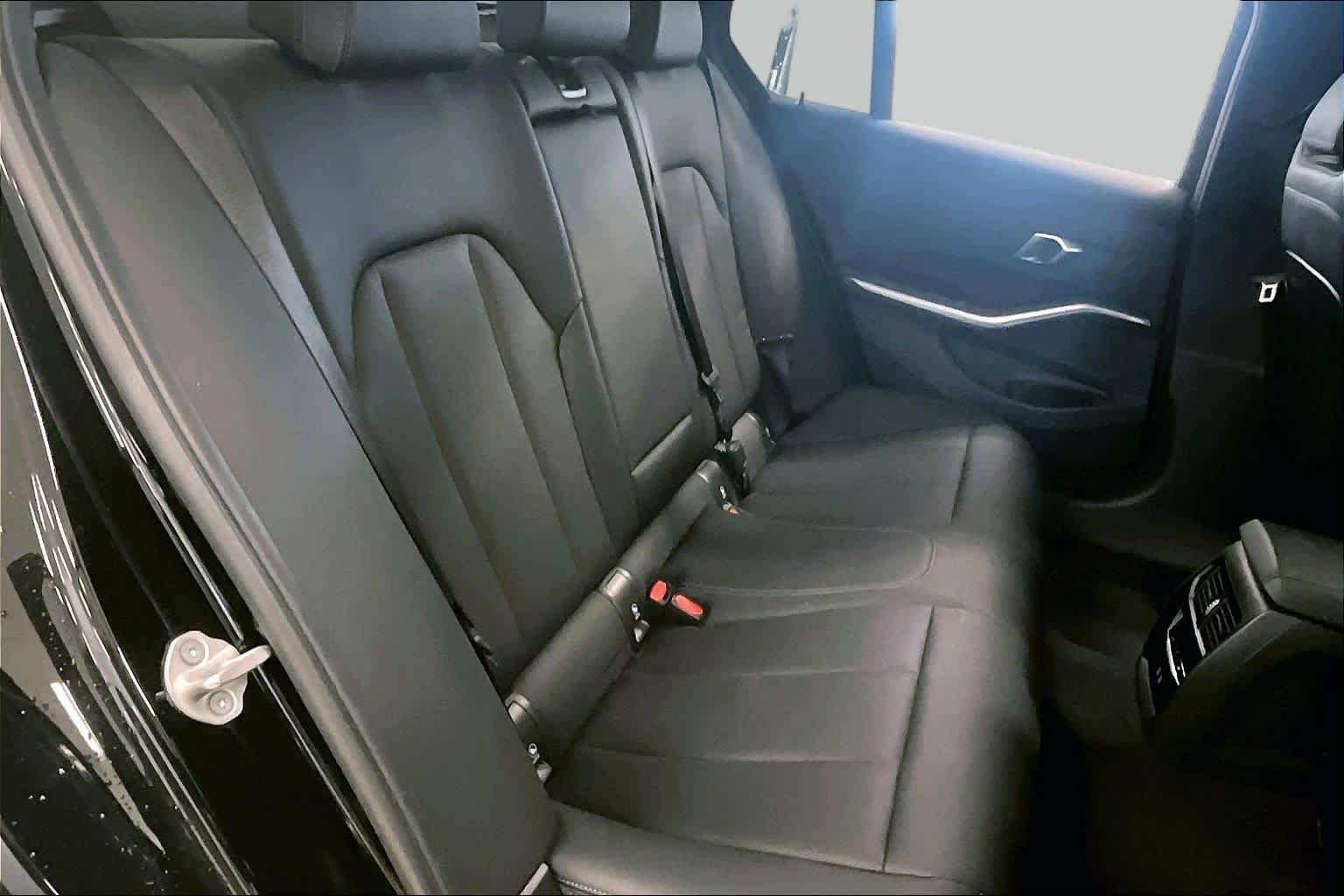 Used 2024 Jet Black BMW 330i image 18