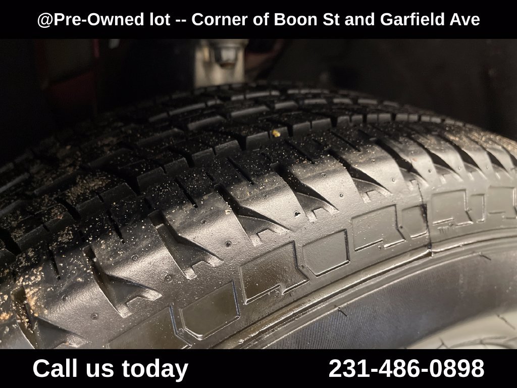 Used 2021 Red Jeep Laredo E image 12