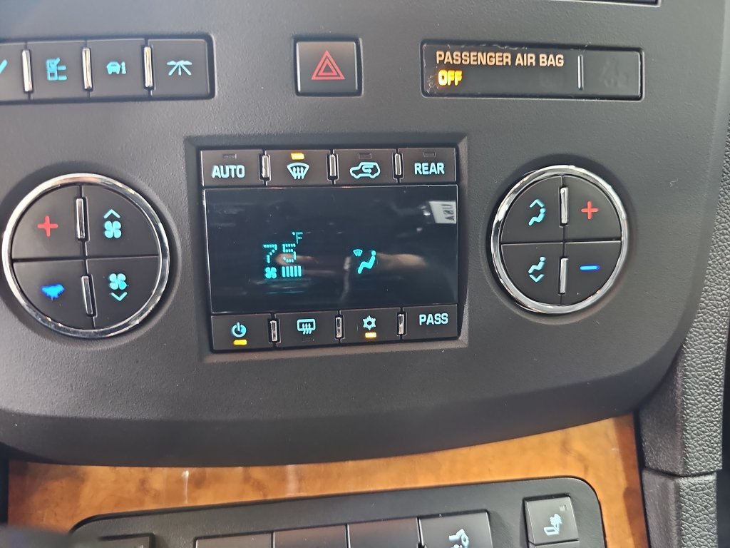 Used 2012 Cyber Gray Metallic Buick Leather image 29