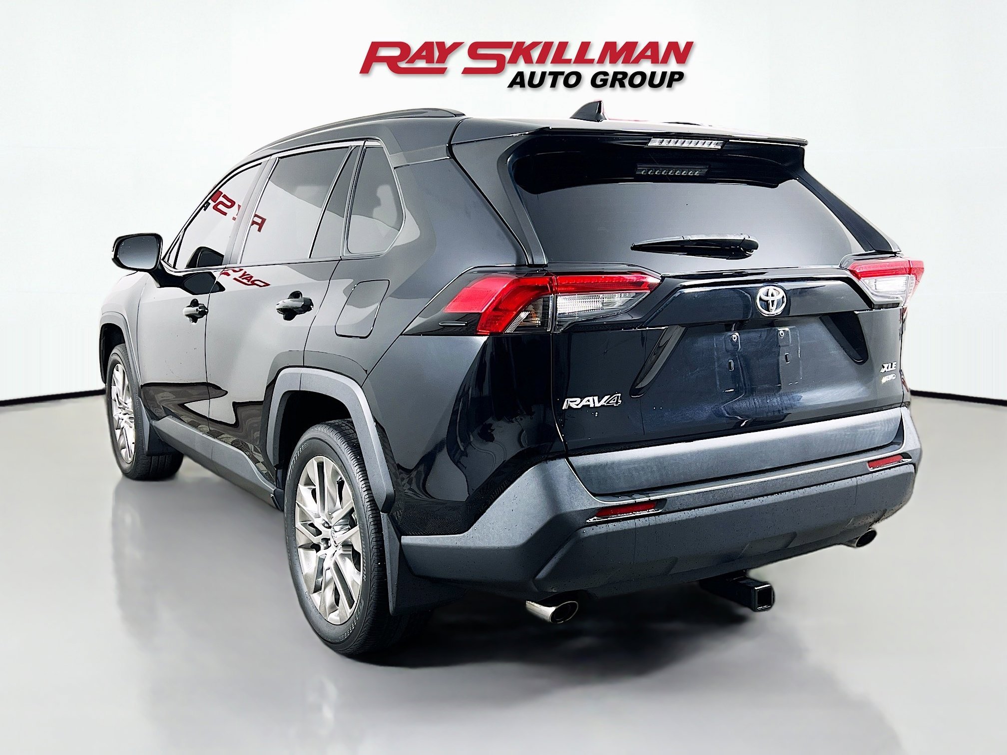 Used 2021 Black Toyota XLE PREMIUM image 5