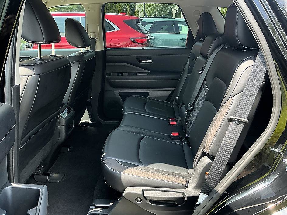 Used 2022 Super Black Nissan SL image 26