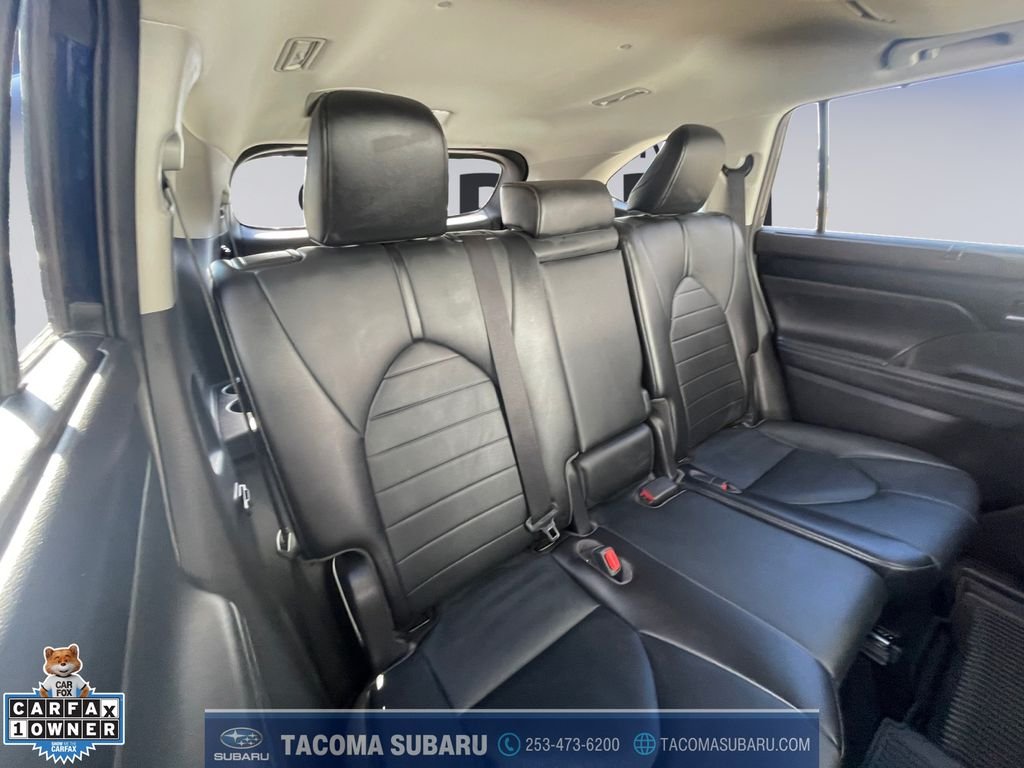Used 2021  Toyota XLE image 18