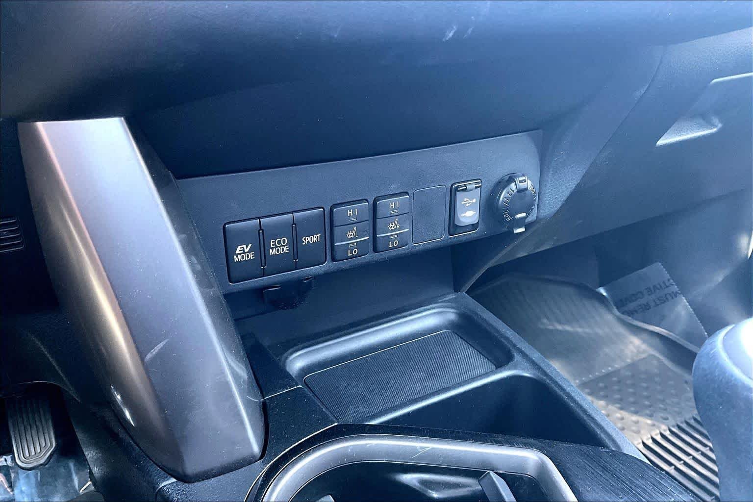 Used 2018 Blizzard Pearl Toyota Hybrid Limited image 33