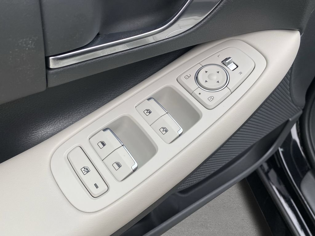 Used 2023 Onyx Black Hyundai SEL image 18