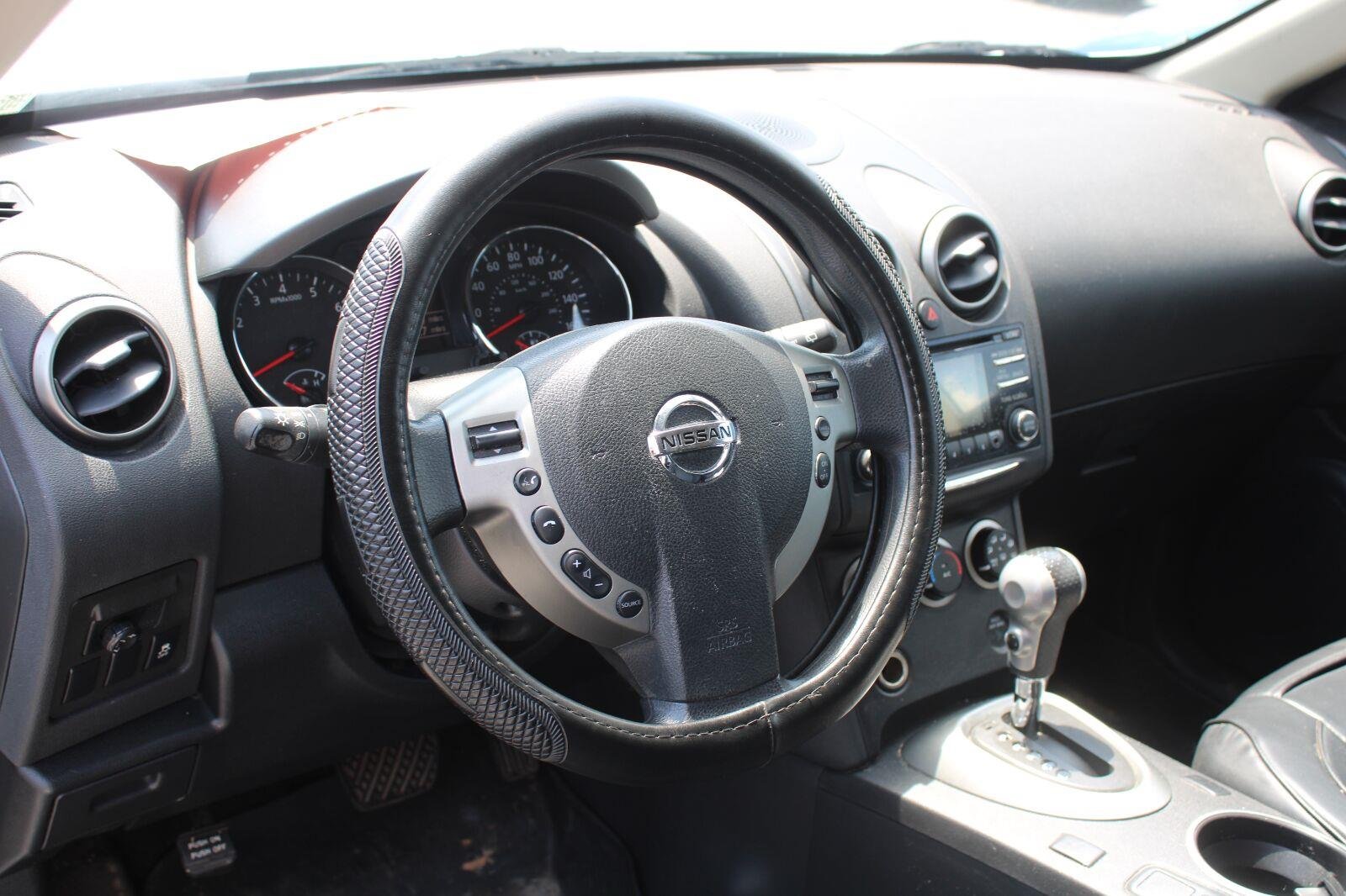 Used 2015 Brilliant Silver Nissan S image 9