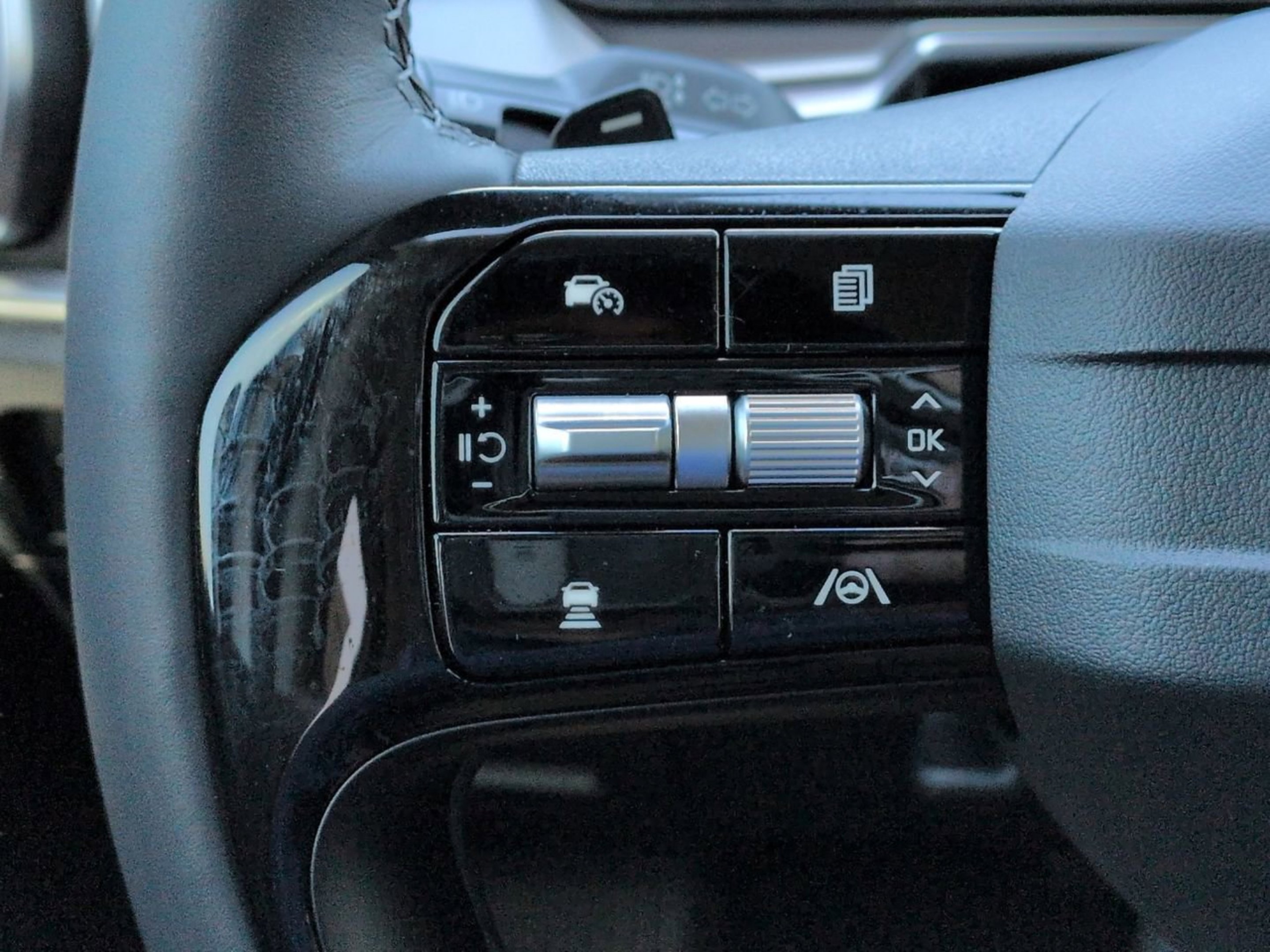 New 2026 Snow White Pearl Kia EX image 23