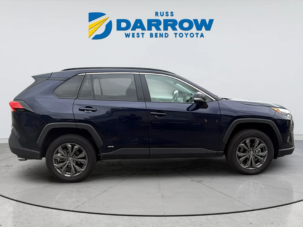 Used 2025 Blue Toyota XLE Premium image 6