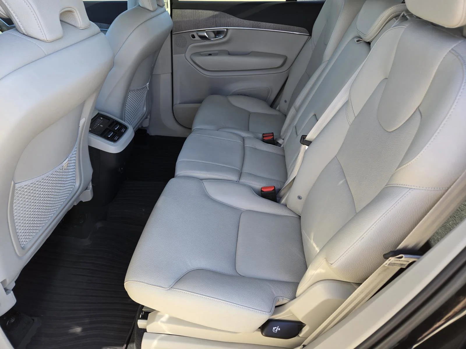 Certified Used 2023 Onyx Black Metallic Volvo Plus image 22