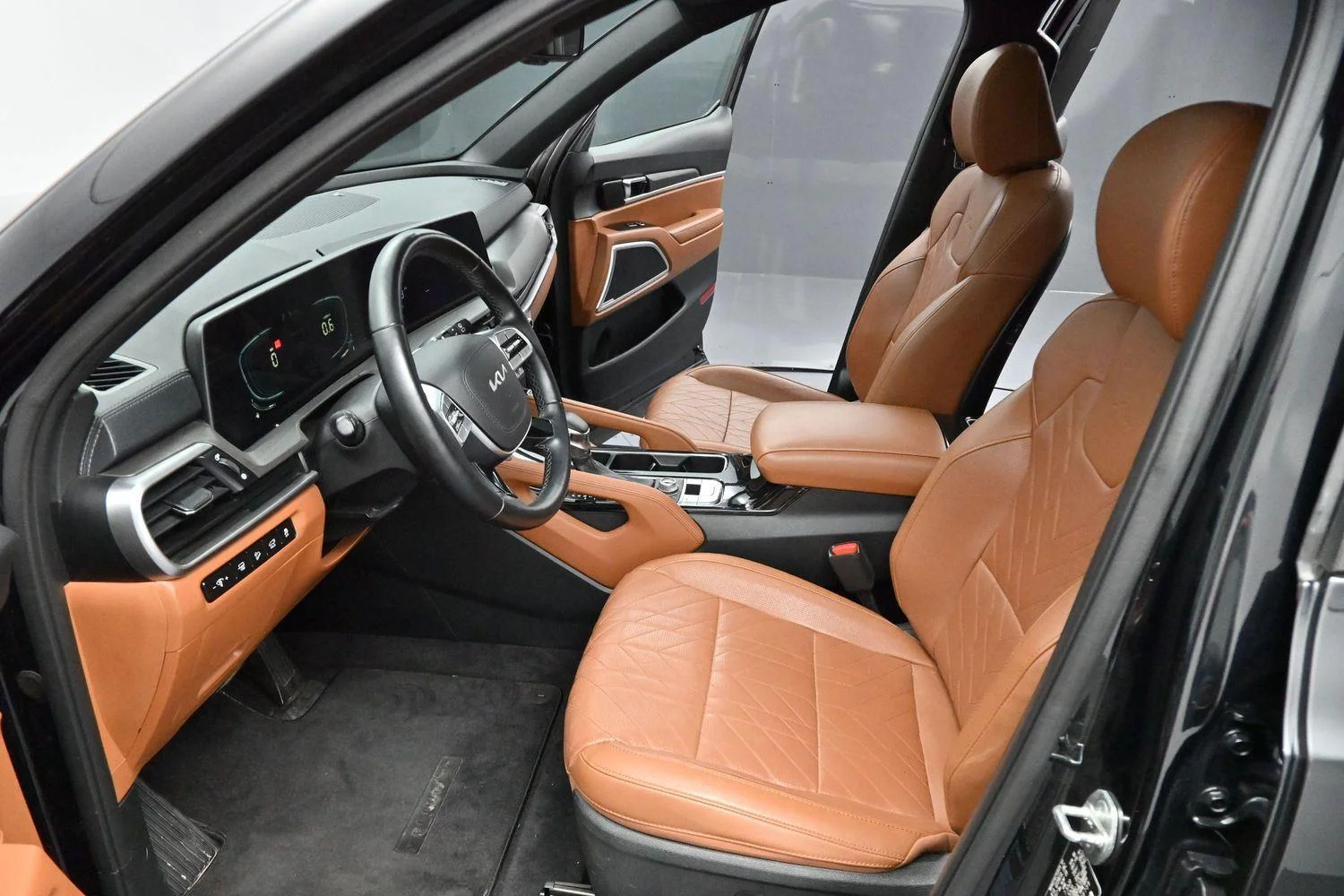 Used 2023 Ebony Black Kia EX X-Line image 11