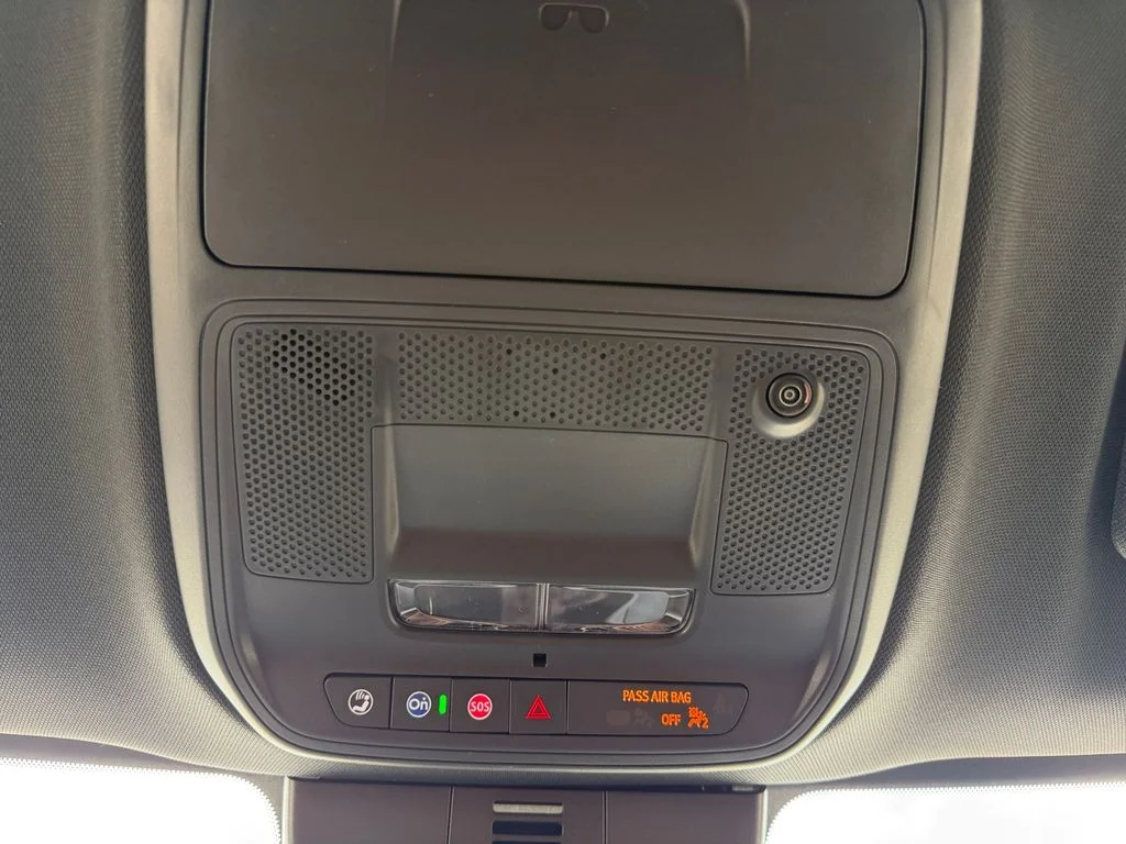 New 2027 Summit White Chevrolet LT image 22