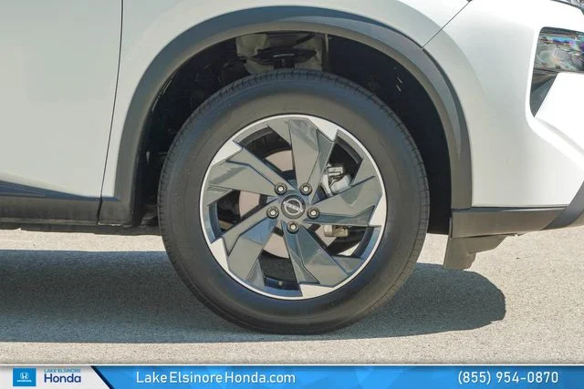 Used 2024 White Pearl Nissan SV image 8