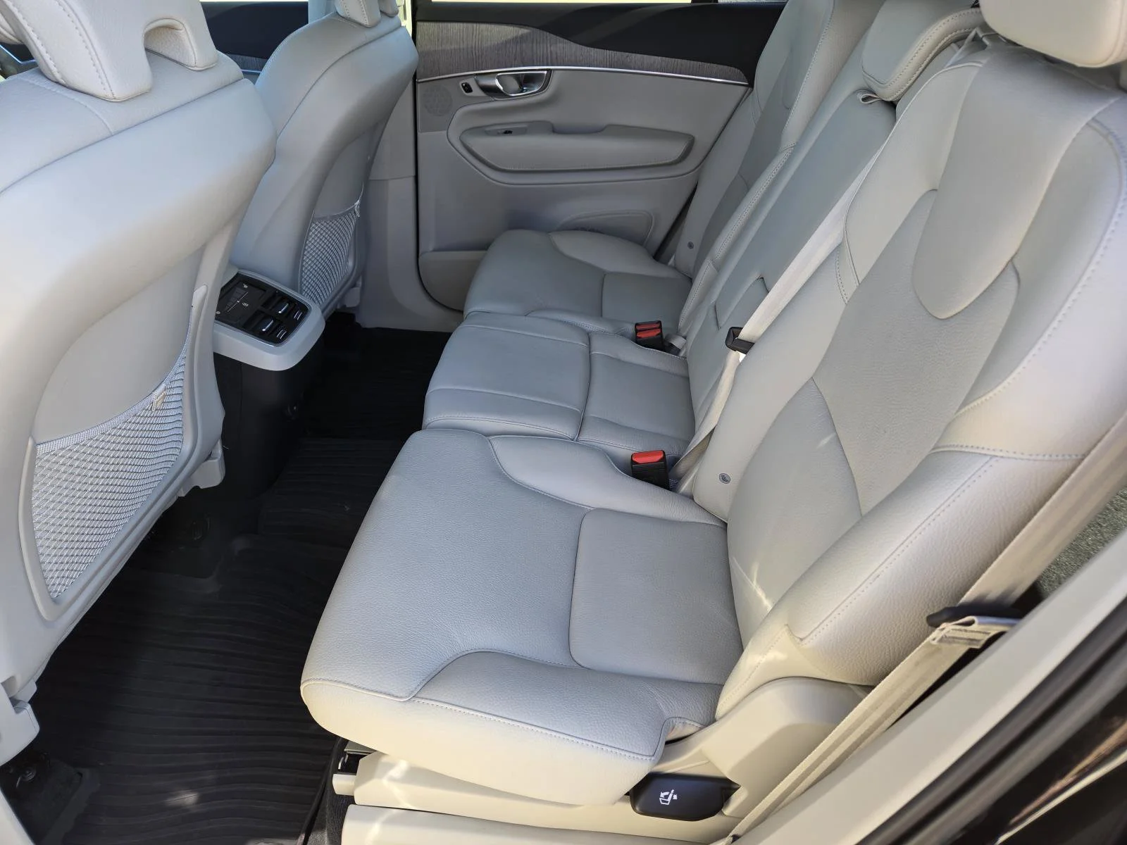 Certified Used 2023 Onyx Black Metallic Volvo Plus image 22