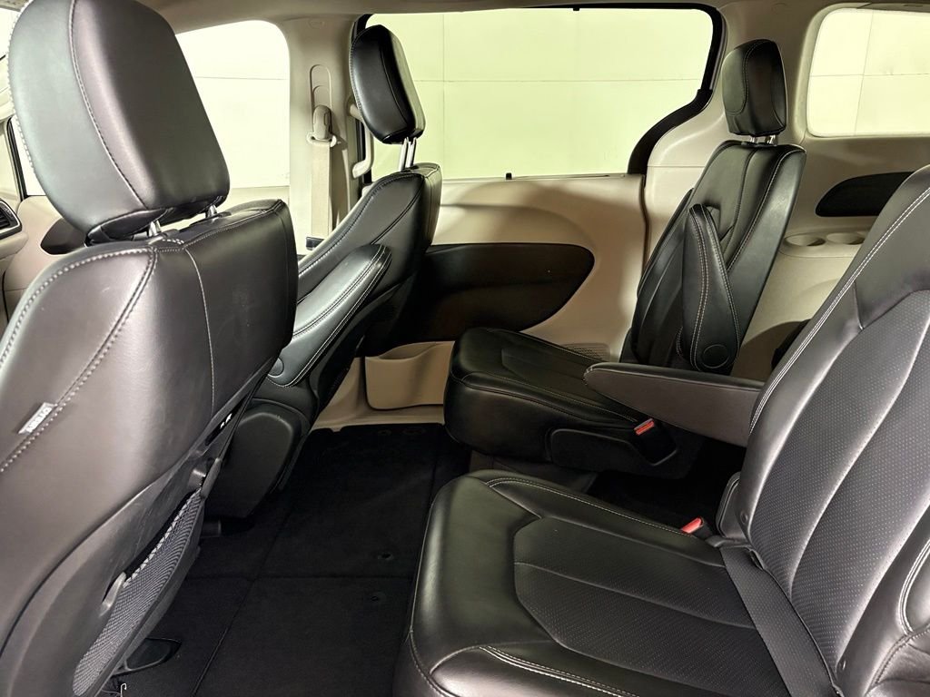 Used 2024 Silver Chrysler Touring L image 34