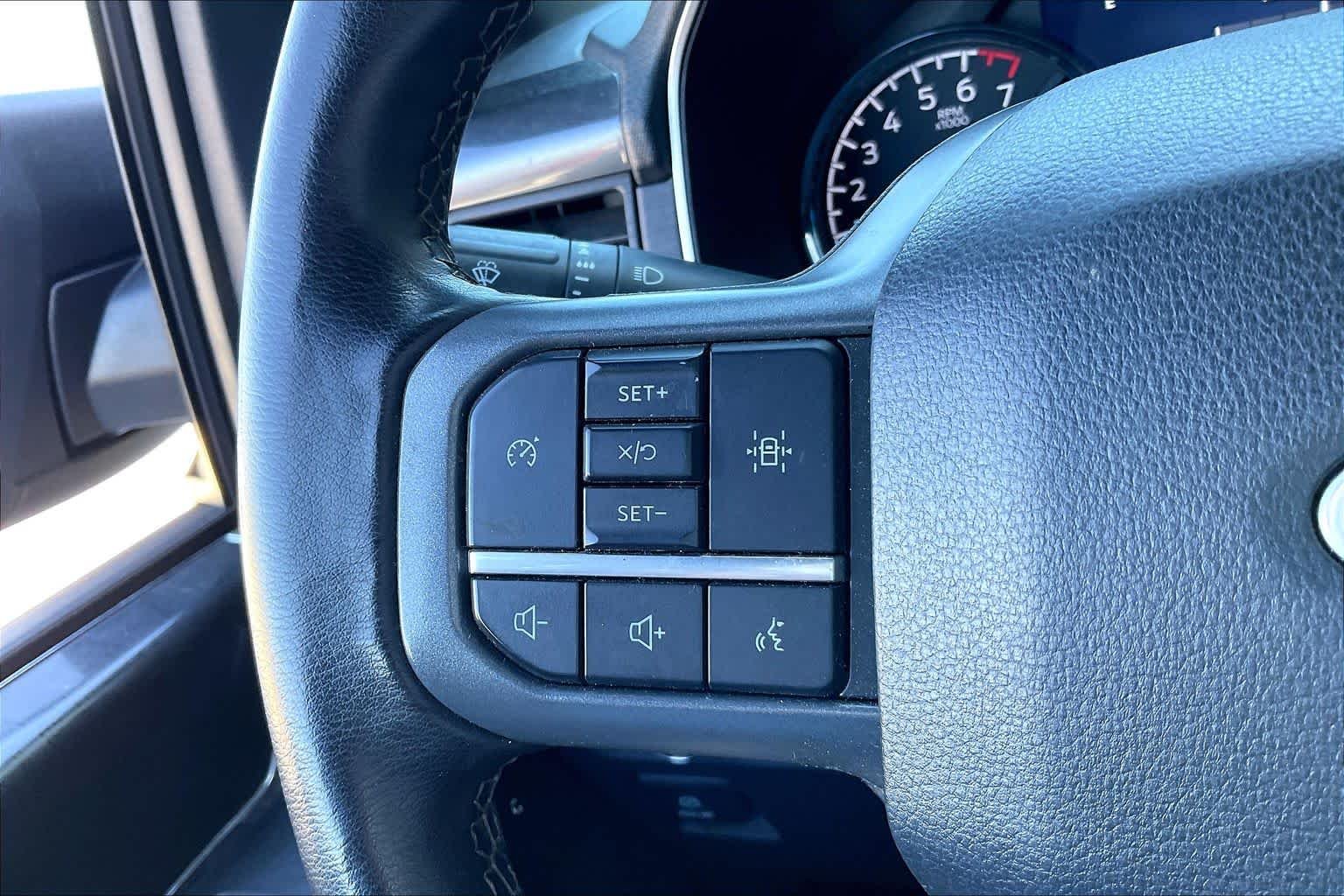 Used 2023 Agate Black Metallic Ford XLT image 42