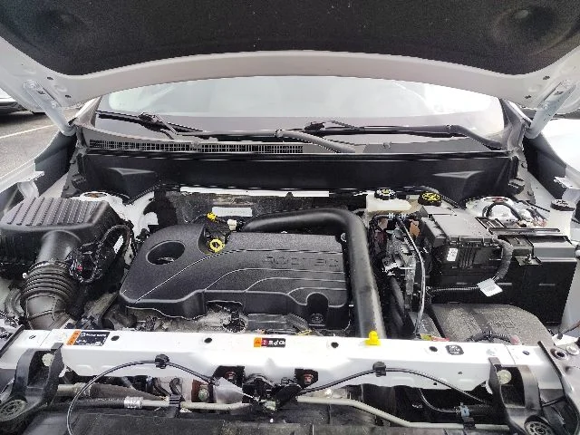 Used 2023 White GMC SLE image 34