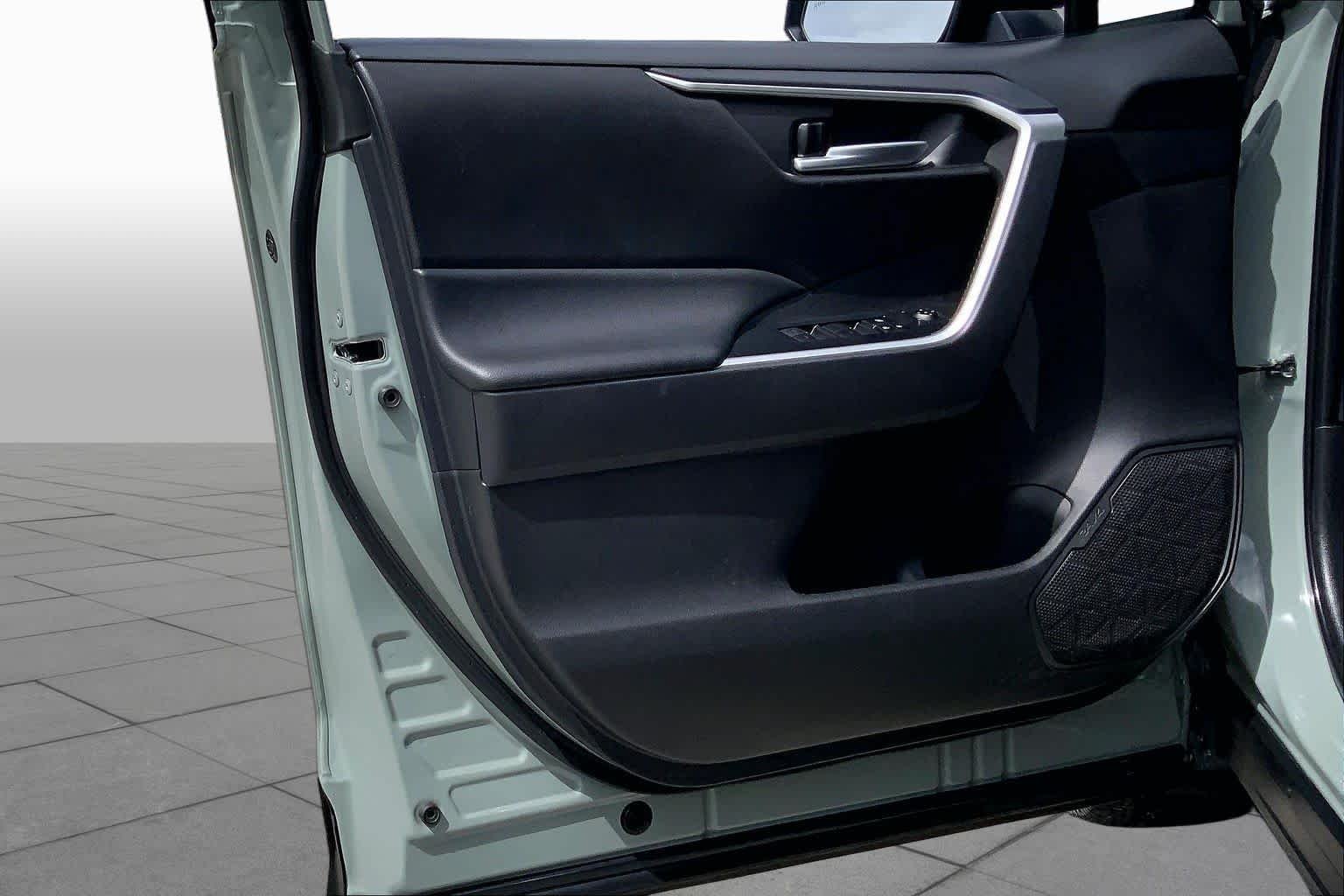 Used 2023 Lunar Rock Toyota XLE Premium image 21