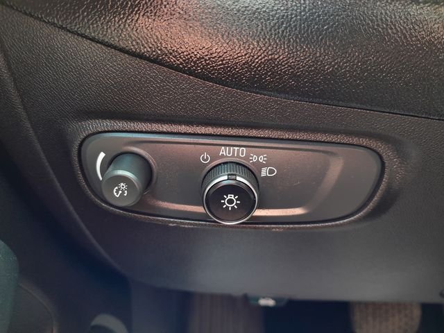 Used 2019 White Chevrolet LT image 18