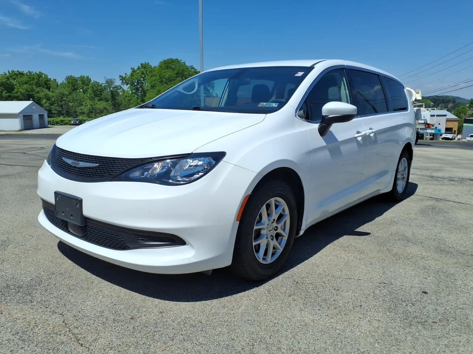 2022 Chrysler Voyager LX's photo