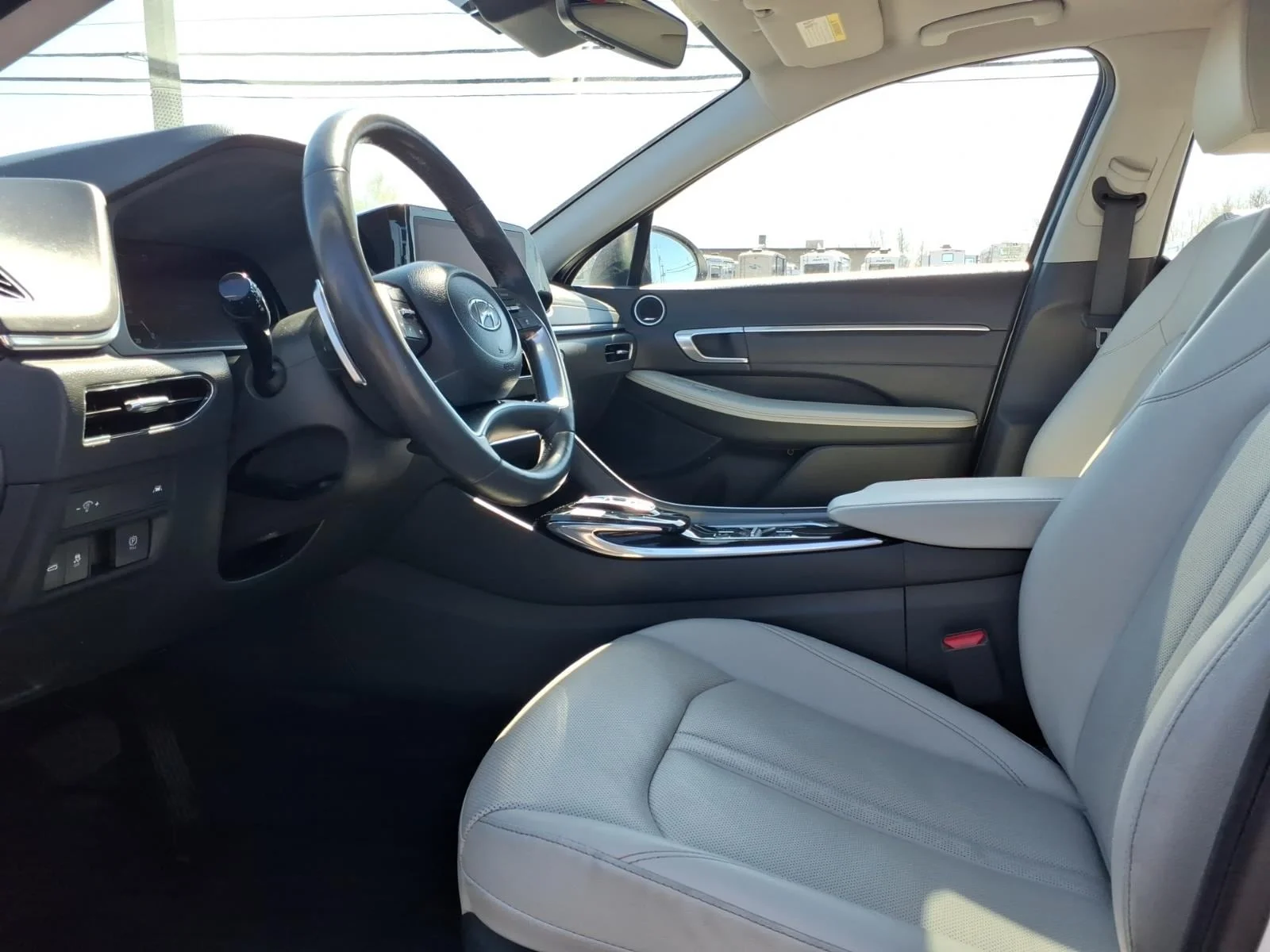 Used 2023 White Hyundai Limited image 15