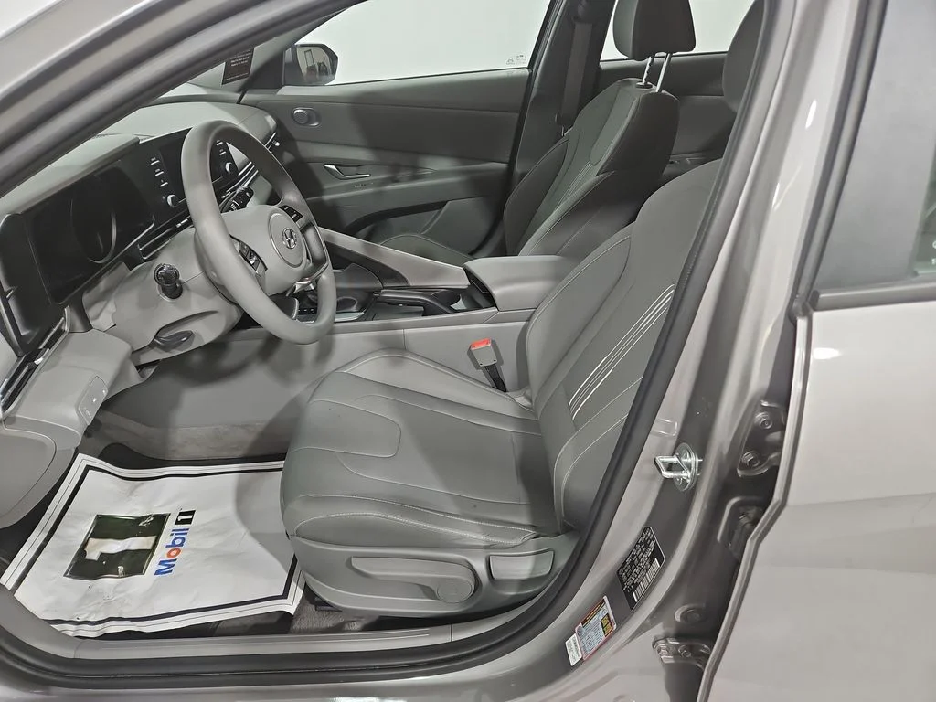 Used 2023 Silver Hyundai SEL image 10