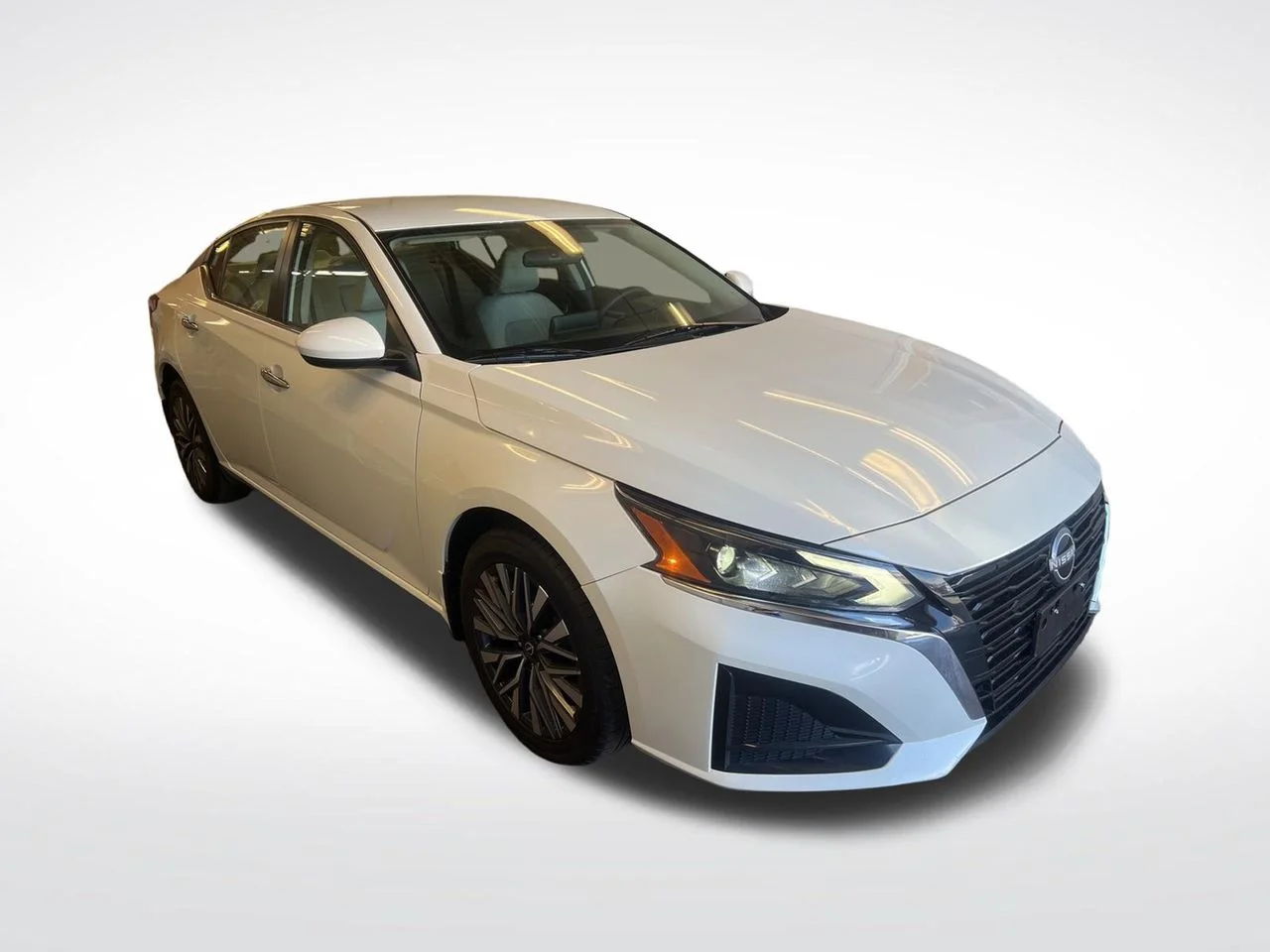 Used 2023 White Nissan 2.5 SV image 9