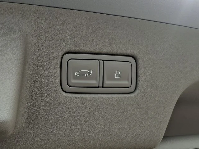New 2026 Silver Hyundai SEL Premium image 25