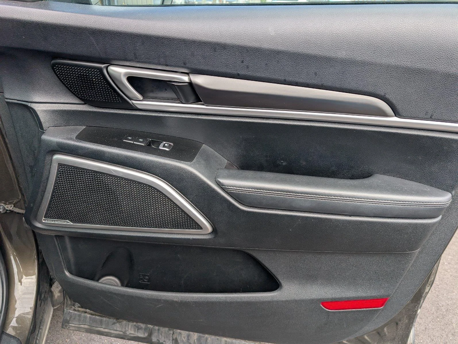 Used 2025 Dark Moss Kia S image 40