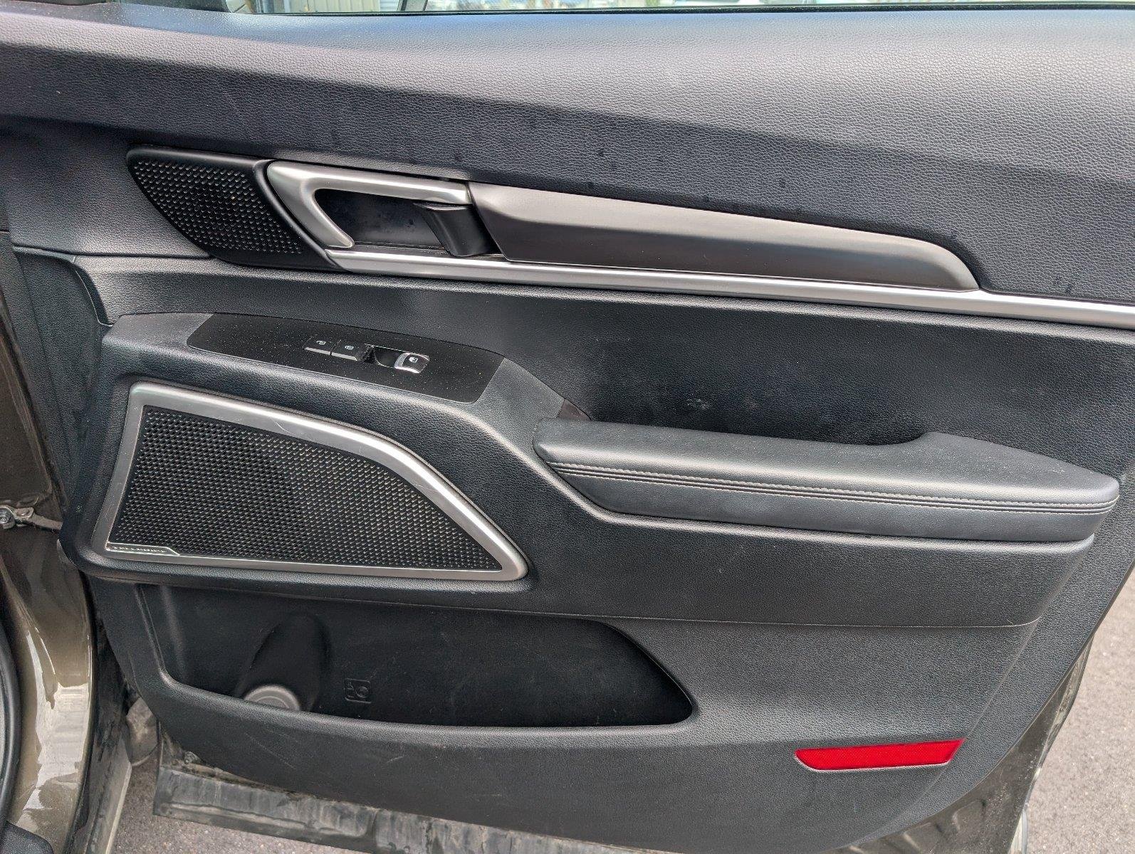 Used 2025 Dark Moss Kia S image 40