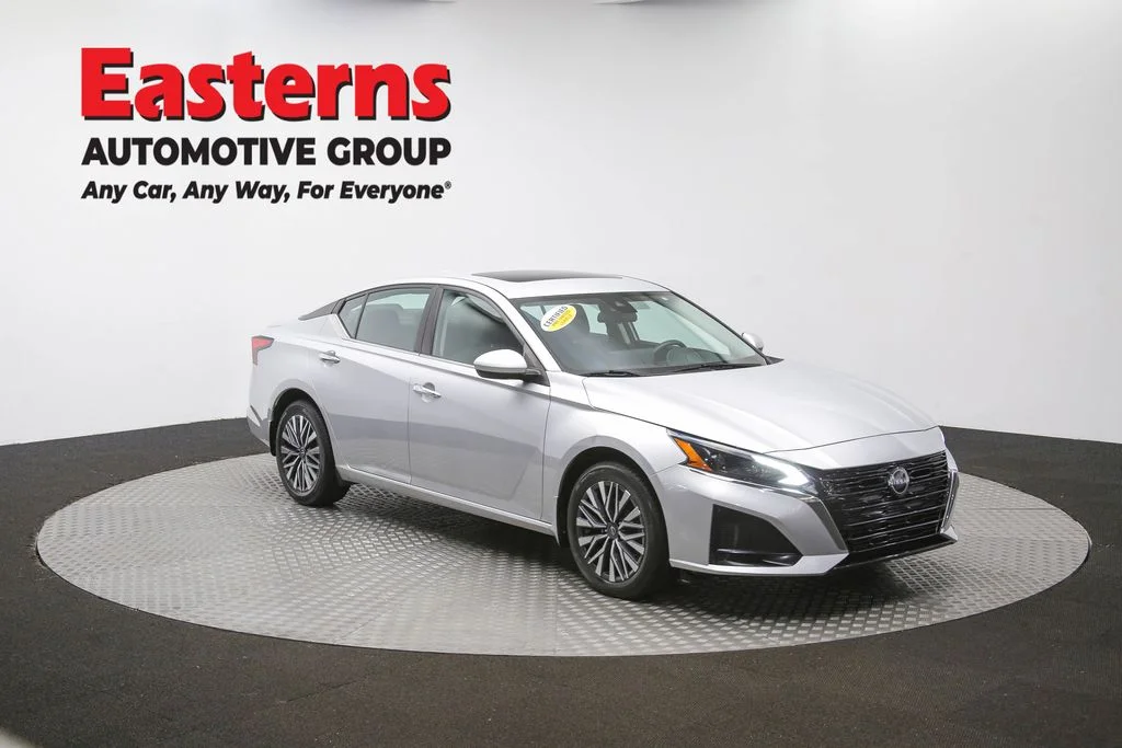 Used 2023 Silver Nissan 2.5 SV image 52