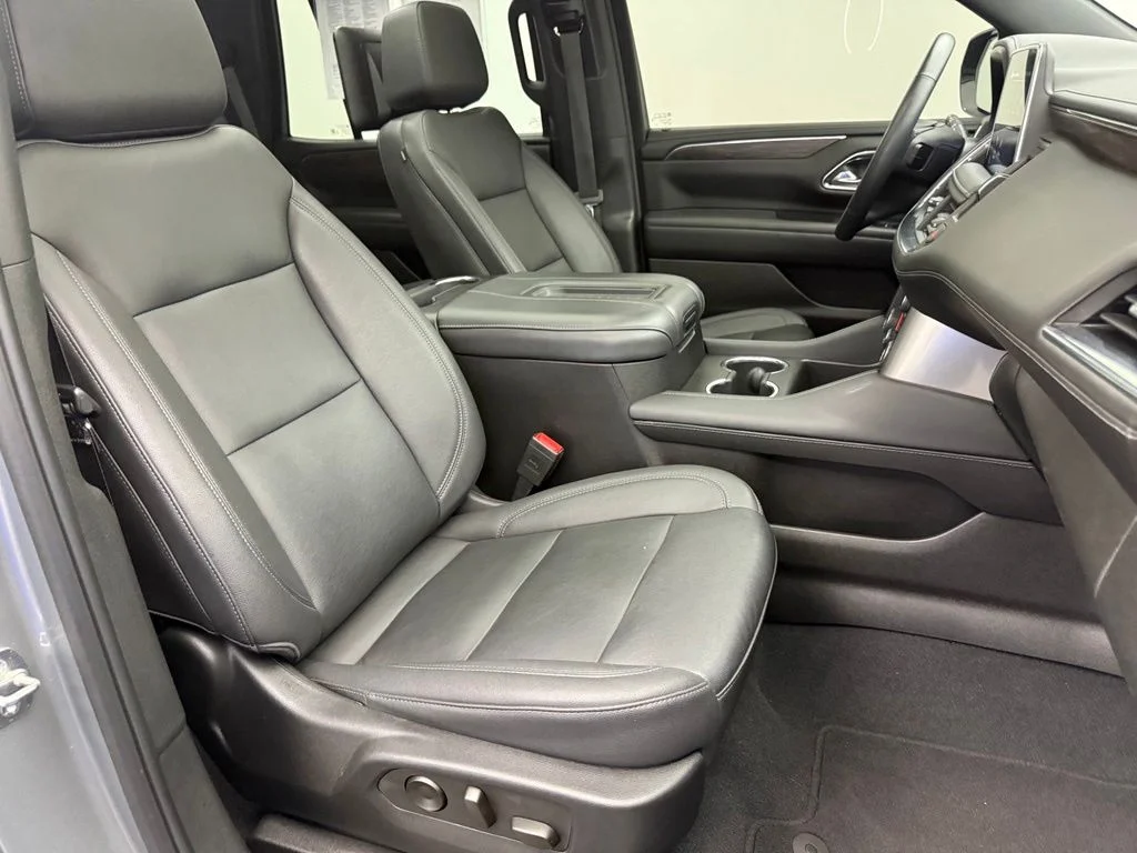 Used 2023 Gray Chevrolet Z71 image 42