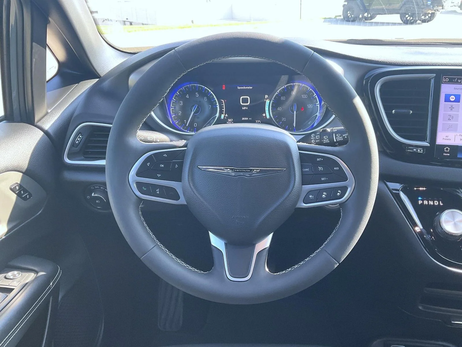 Used 2025 White Chrysler Select image 13