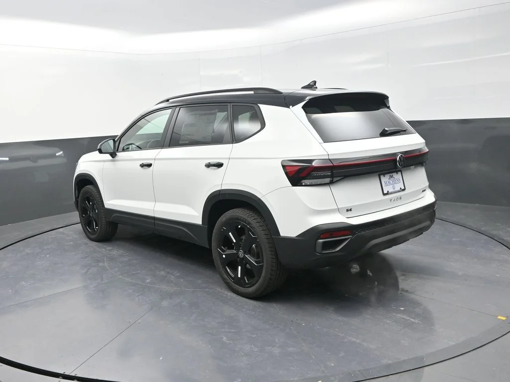 2026 Volkswagen Taos SE Black - Photo 8