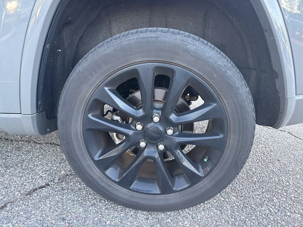Used 2022 Gray Jeep Laredo X image 14