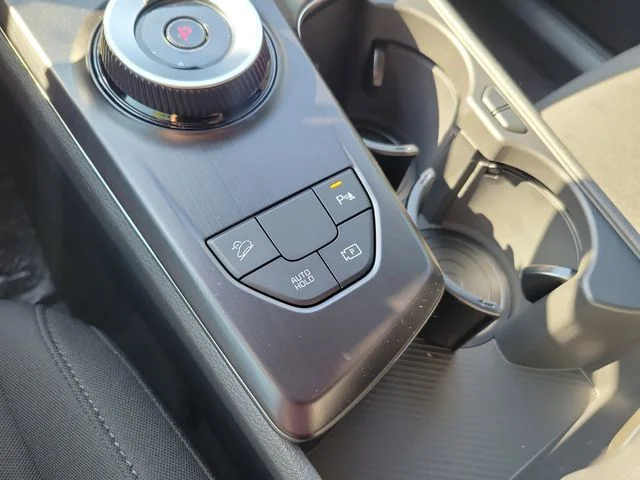 New 2026 Snow White Pearl Kia LX image 24